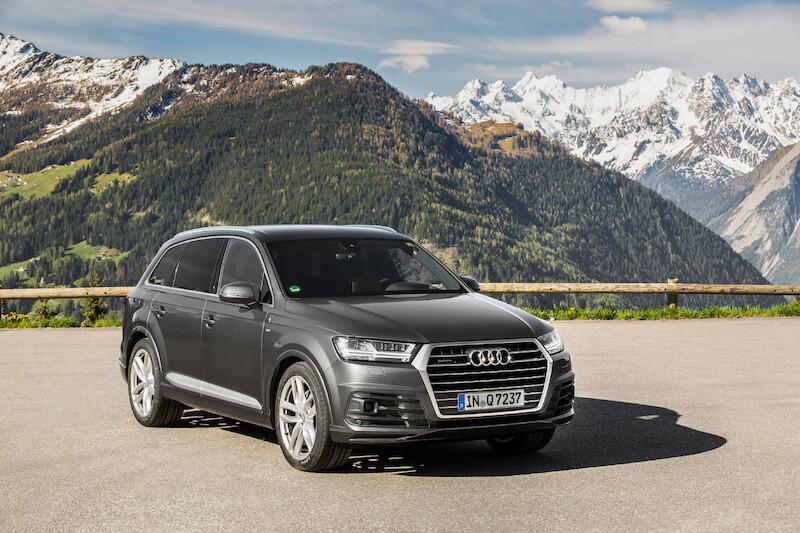 Audi Q7 - szary Daytona