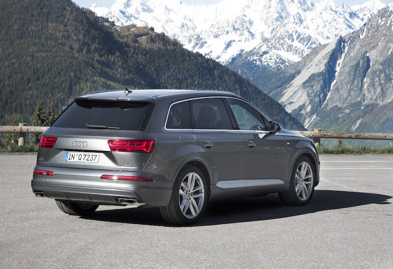 Audi Q7 - szary Daytona