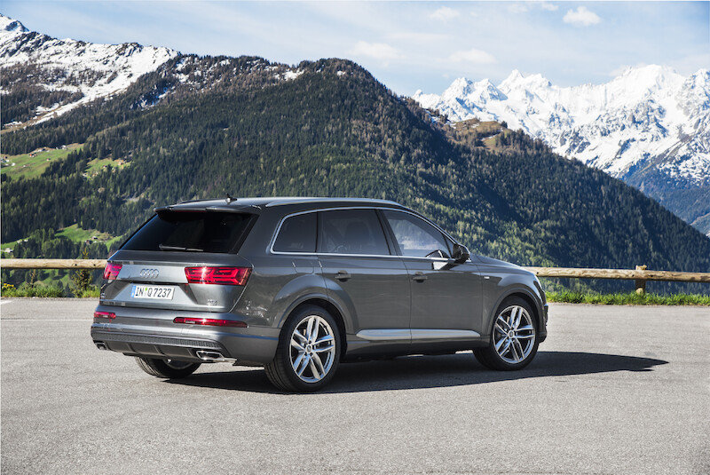 Audi Q7 - szary Daytona