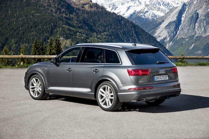 Audi Q7 - szary Daytona