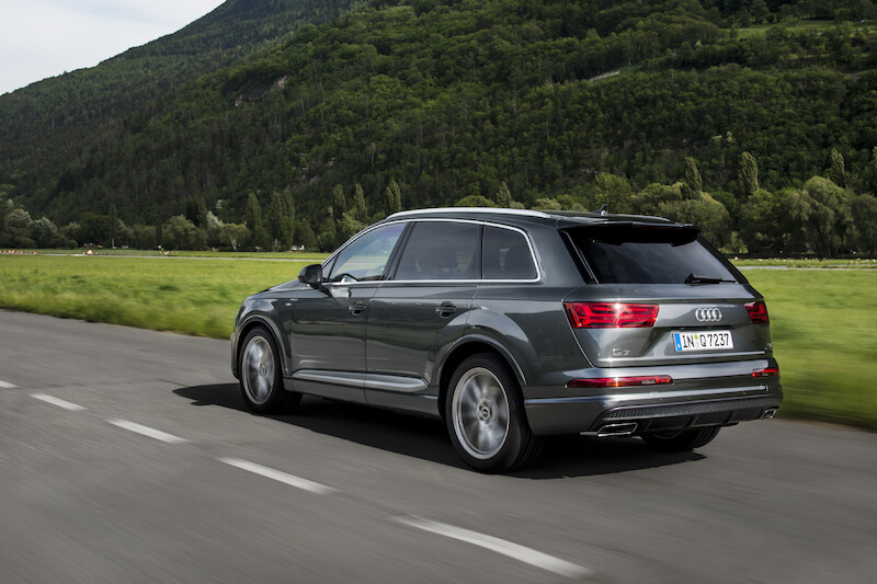 Audi Q7 - szary Daytona