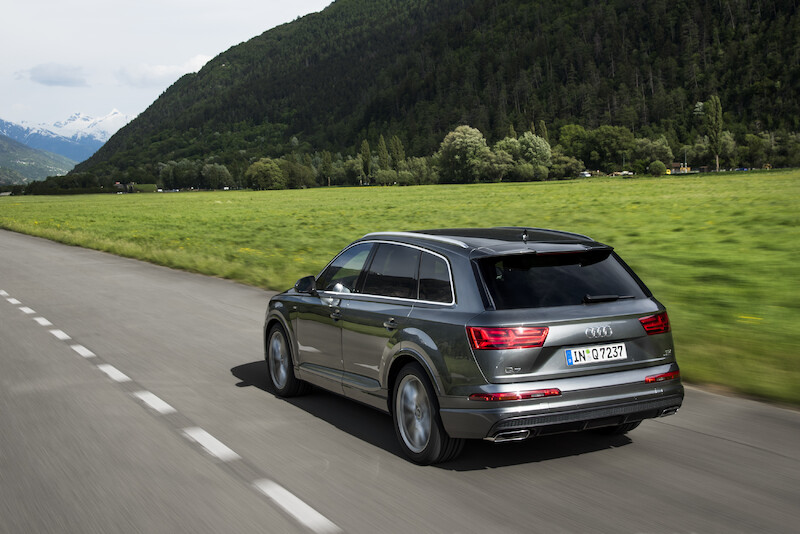 Audi Q7 - szary Daytona