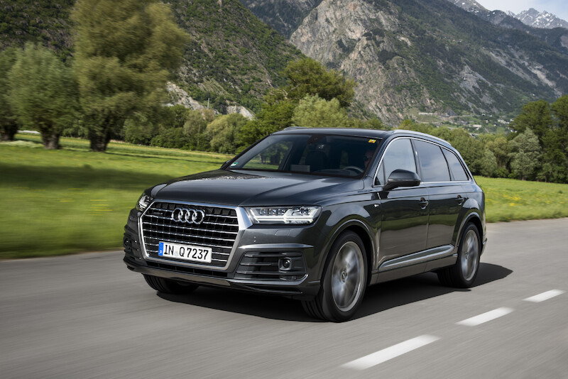 Audi Q7 - szary Daytona