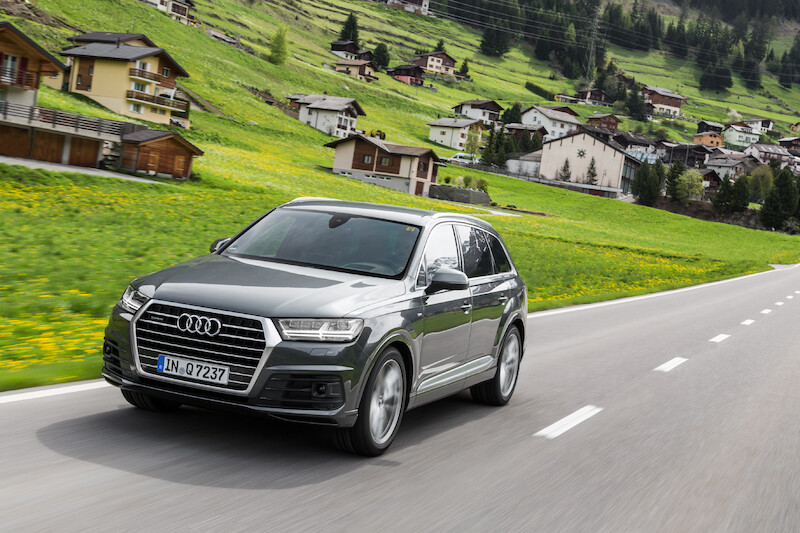 Audi Q7 - szary Daytona