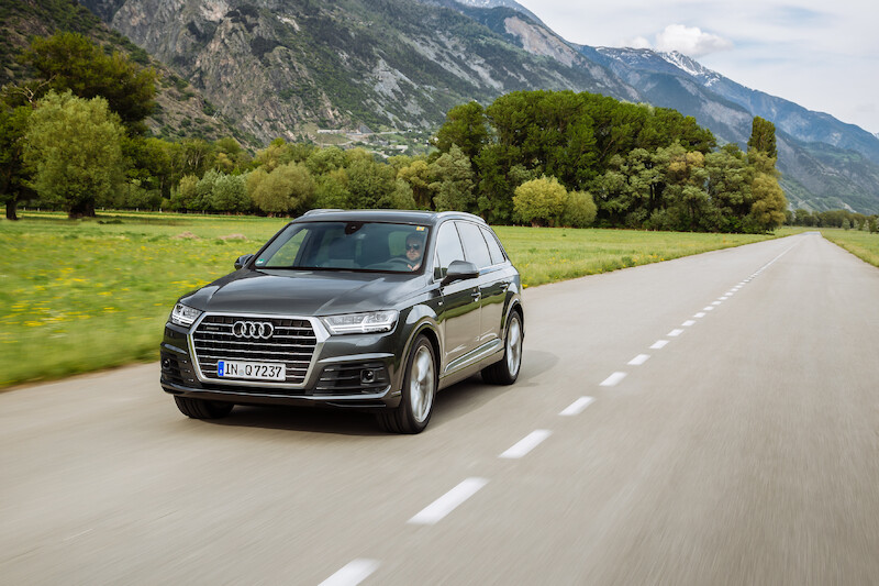 Audi Q7 - szary Daytona