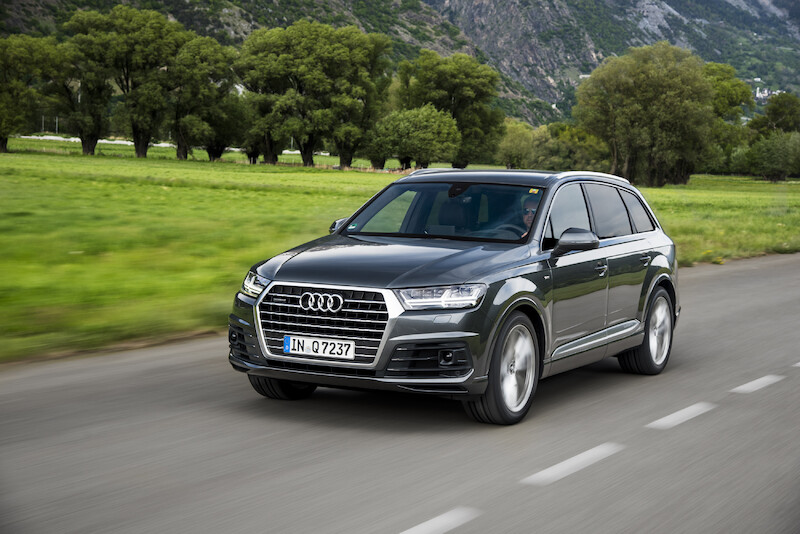 Audi Q7 - szary Daytona