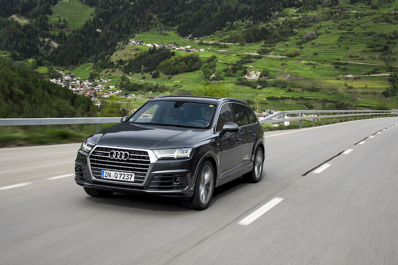 Audi Q7 - szary Daytona