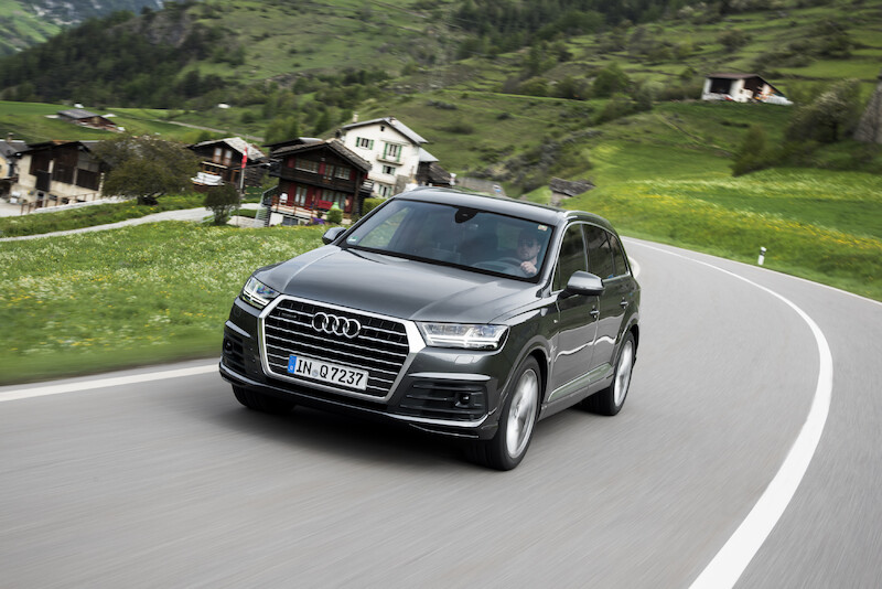 Audi Q7 - szary Daytona