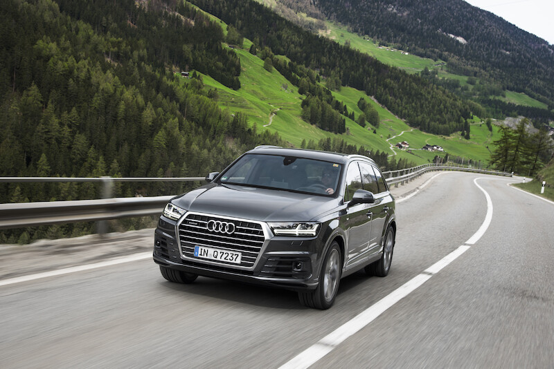 Audi Q7 - szary Daytona