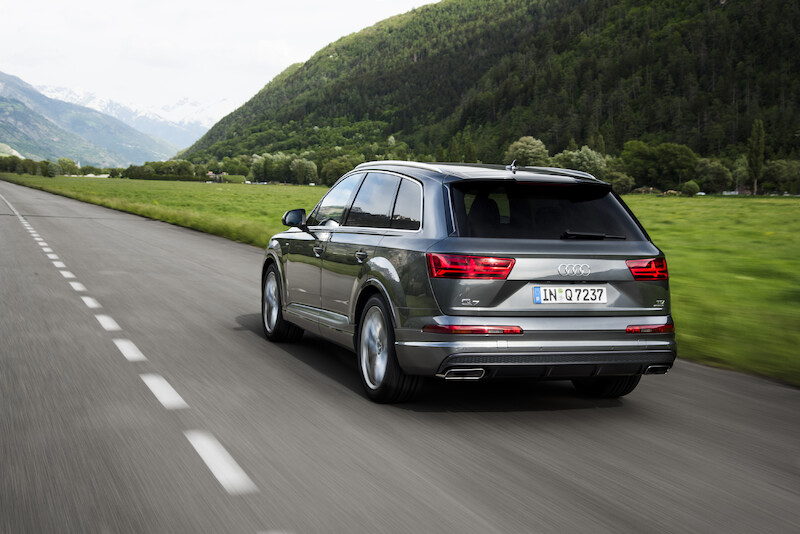 Audi Q7 - szary Daytona