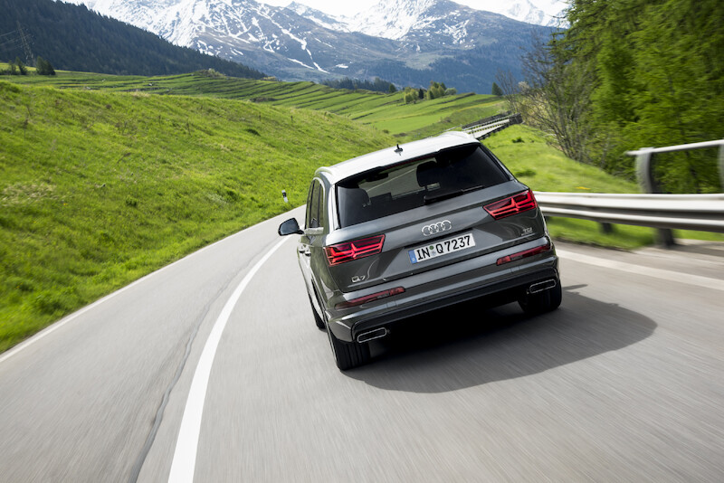 Audi Q7 - szary Daytona