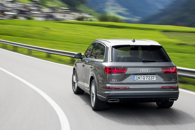 Audi Q7 - szary Daytona