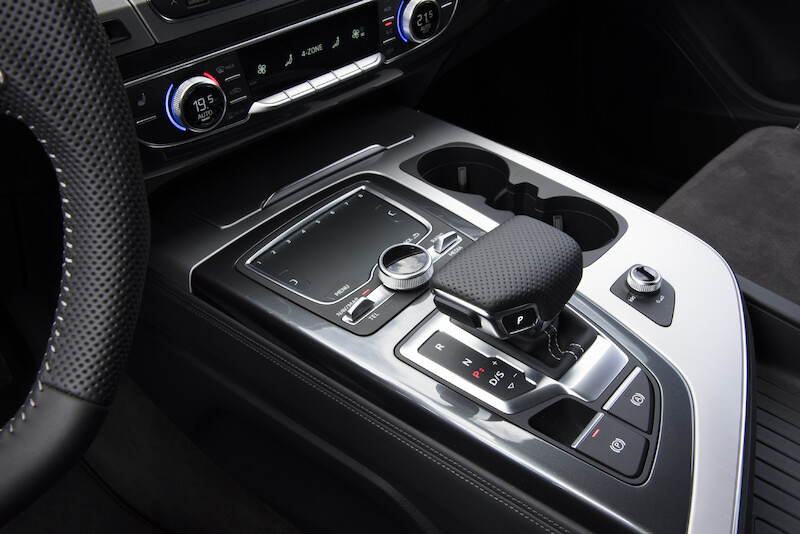 Audi Q7 - szary Daytona