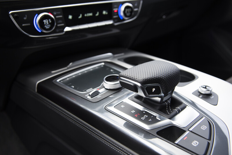 Audi Q7 - szary Daytona