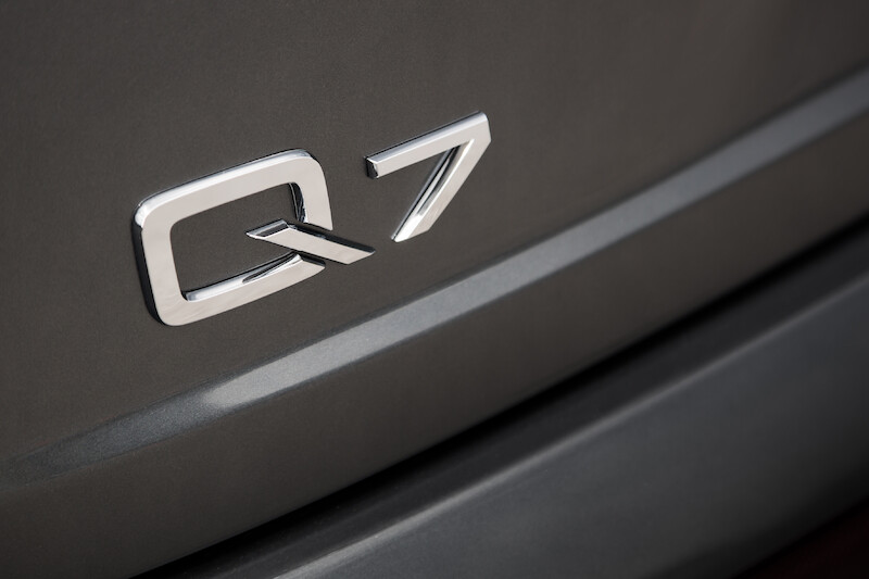 Audi Q7 - szary Daytona