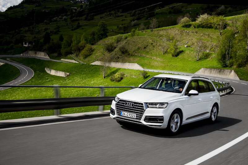 Audi Q7 - biały