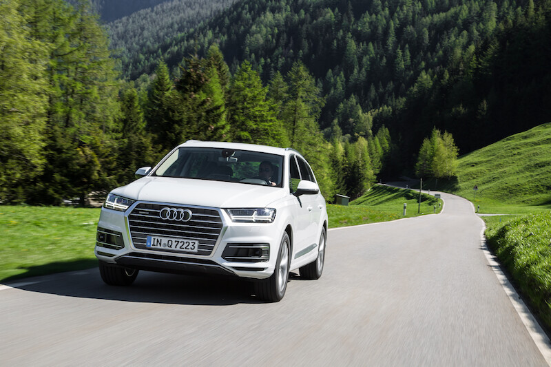 Audi Q7 - biały