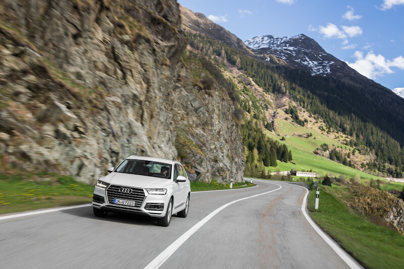 Audi Q7 - biały