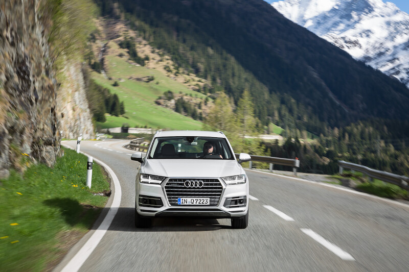 Audi Q7 - biały