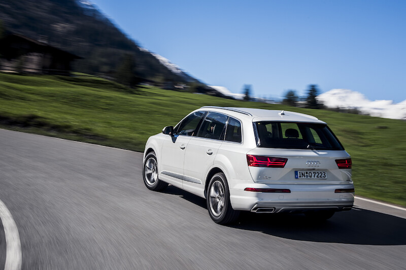 Audi Q7 - biały