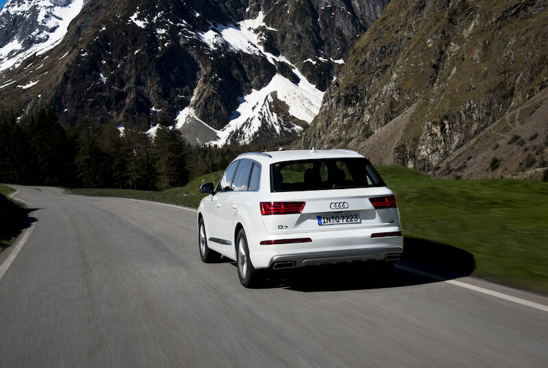 Audi Q7 - biały