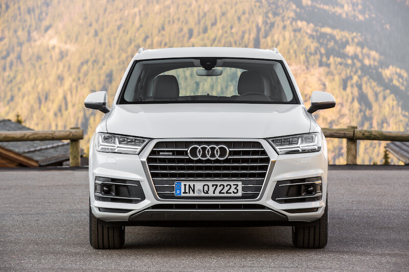 Audi Q7 - biały