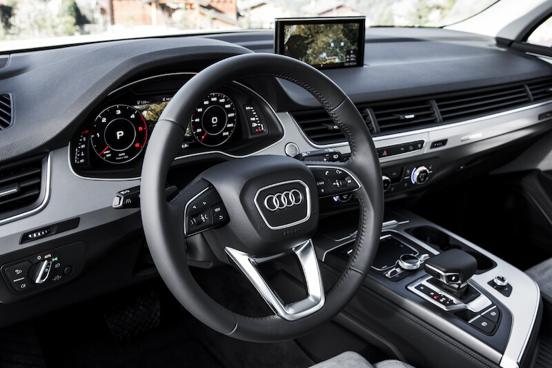 Audi Q7 - biały