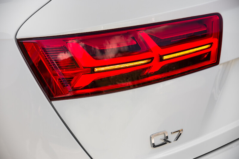 Audi Q7 - biały