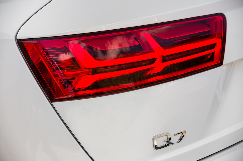 Audi Q7 - biały
