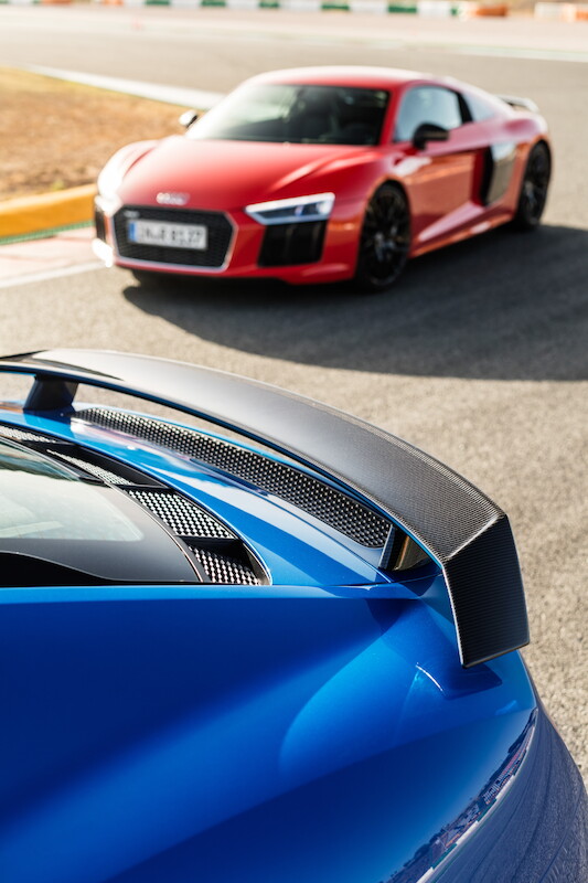 Audi R8 V10 Plus - niebieski Ara