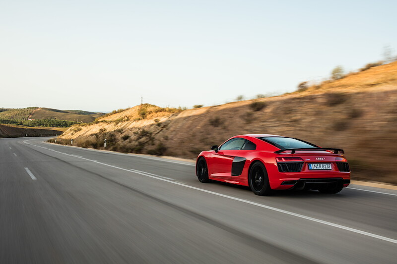 Audi R8 V10 Plus - czerwony Dynamit
