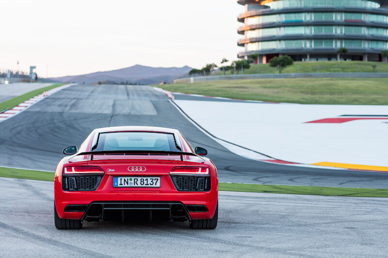 Audi R8 V10 Plus - czerwony Dynamit
