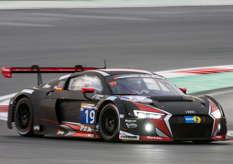 Audi R8 LMS zwycięża w Dubaju