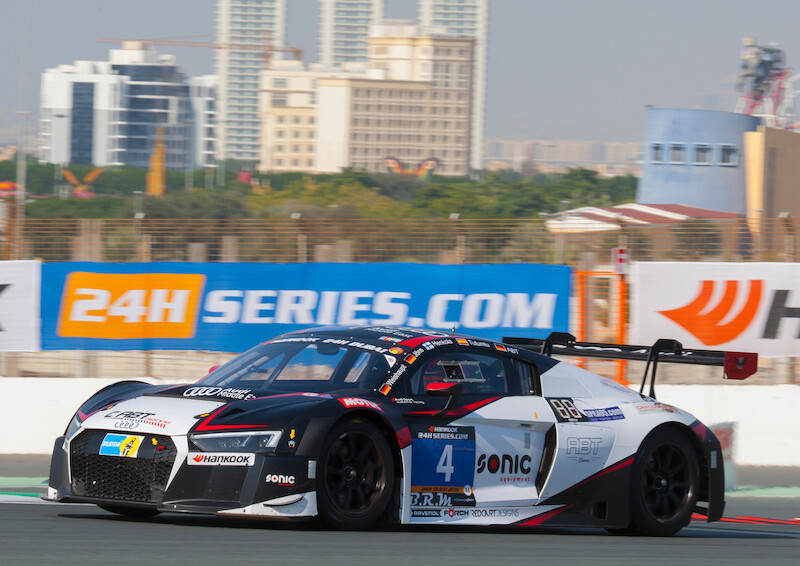 Audi R8 LMS zwycięża w Dubaju