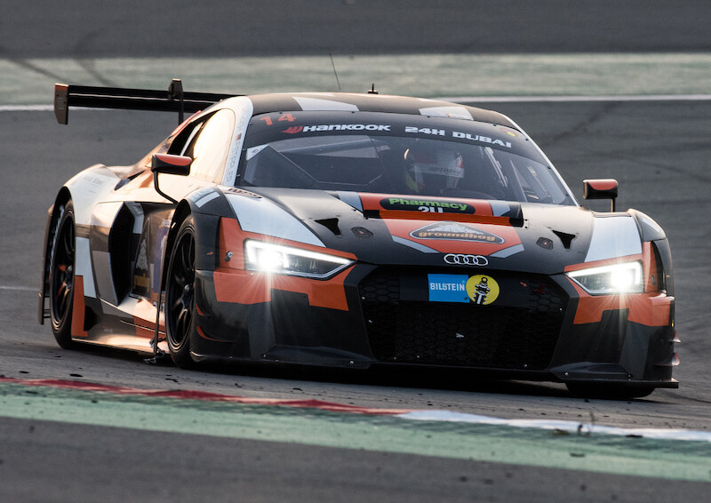 Audi R8 LMS zwycięża w Dubaju