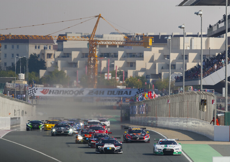 Audi R8 LMS zwycięża w Dubaju