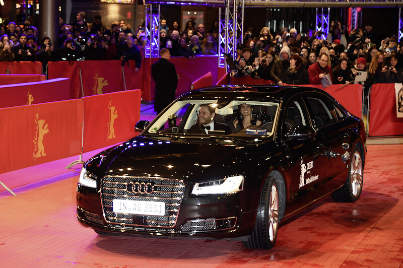 Elektryzujący przejazd: bezemisyjne Audi wprowadza gwiazdy w światła reflektorów