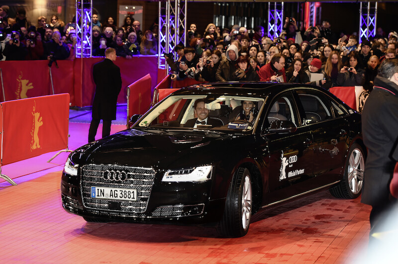 Elektryzujący przejazd: bezemisyjne Audi wprowadza gwiazdy w światła reflektorów