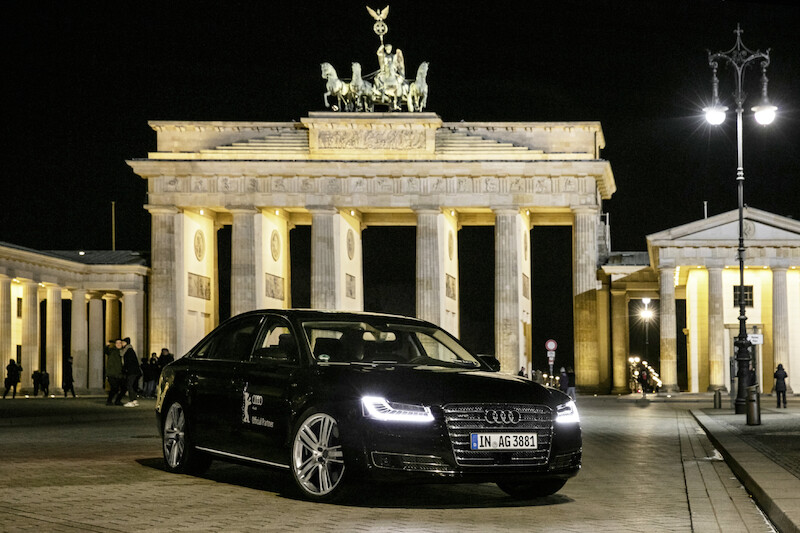Elektryzujący przejazd: bezemisyjne Audi wprowadza gwiazdy w światła reflektorów