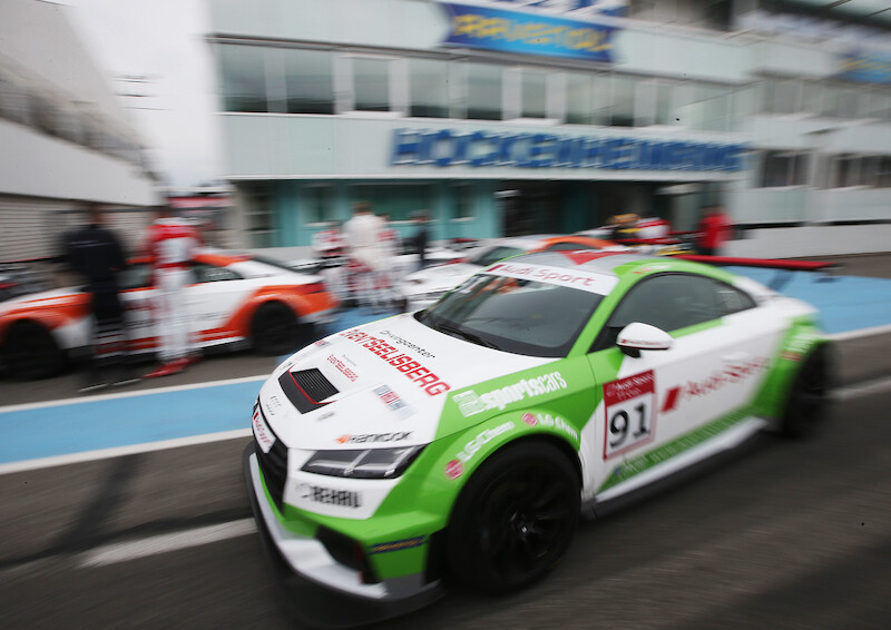 Młodzi zawodnicy startujący w Audi Sport TT Cup udowadniają swoje umiejętności