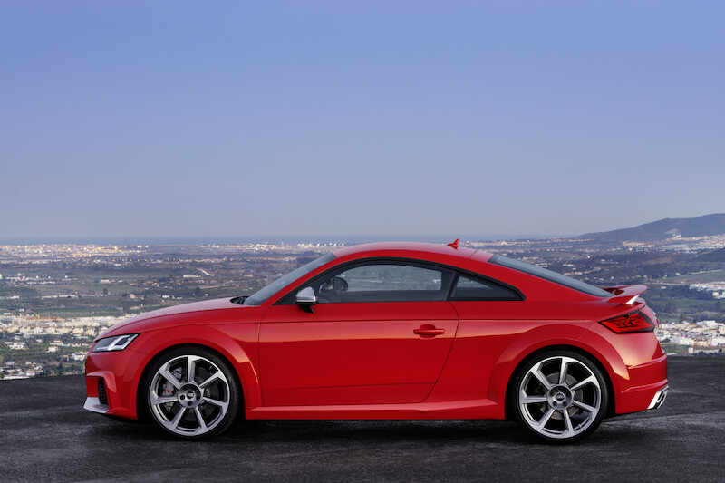 Silniejsze niż kiedykolwiek: nowe Audi TT RS Coupé i nowe Audi TT RS Roadster