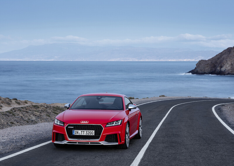 Silniejsze niż kiedykolwiek: nowe Audi TT RS Coupé i nowe Audi TT RS Roadster