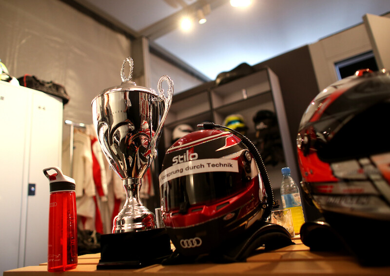Sheldon van der Linde dominował w inauguracyjnym wyścigu sezonu Audi Sport TT Cup
