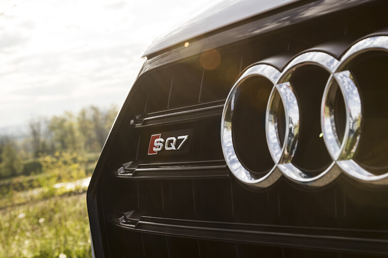 Audi SQ7 - szary Daytona