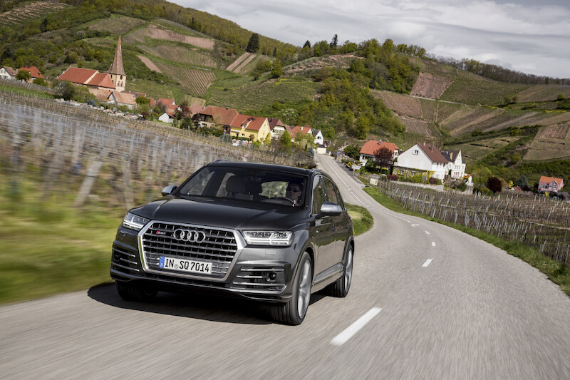 Audi SQ7 - szary Daytona