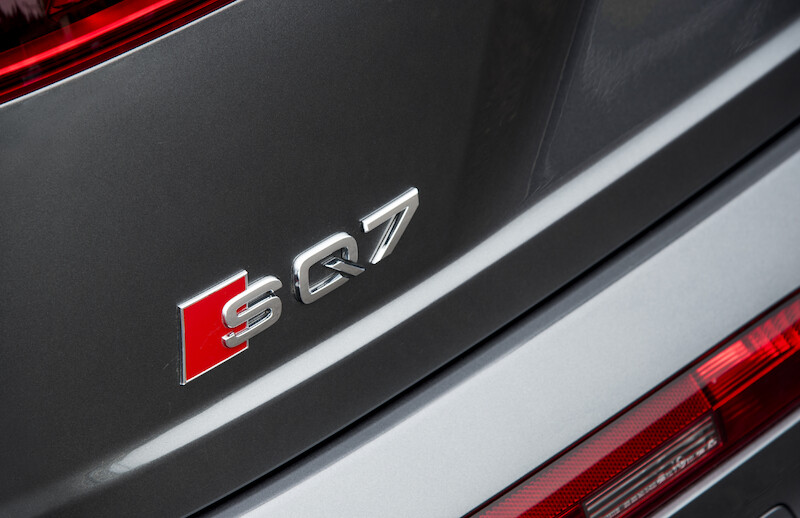 Audi SQ7 - szary Daytona