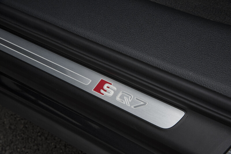 Audi SQ7 - szary Daytona