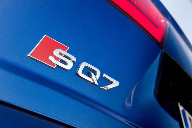 Audi SQ7 - niebieski Ara