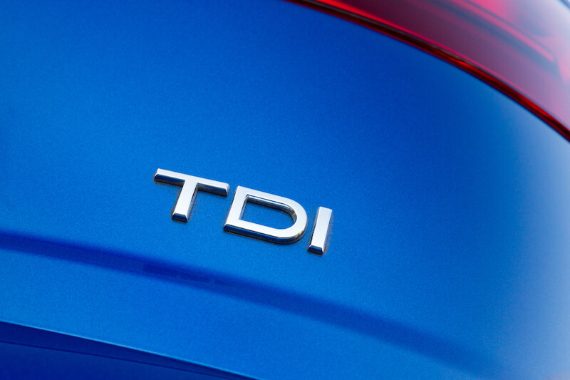 Audi SQ7 - niebieski Ara