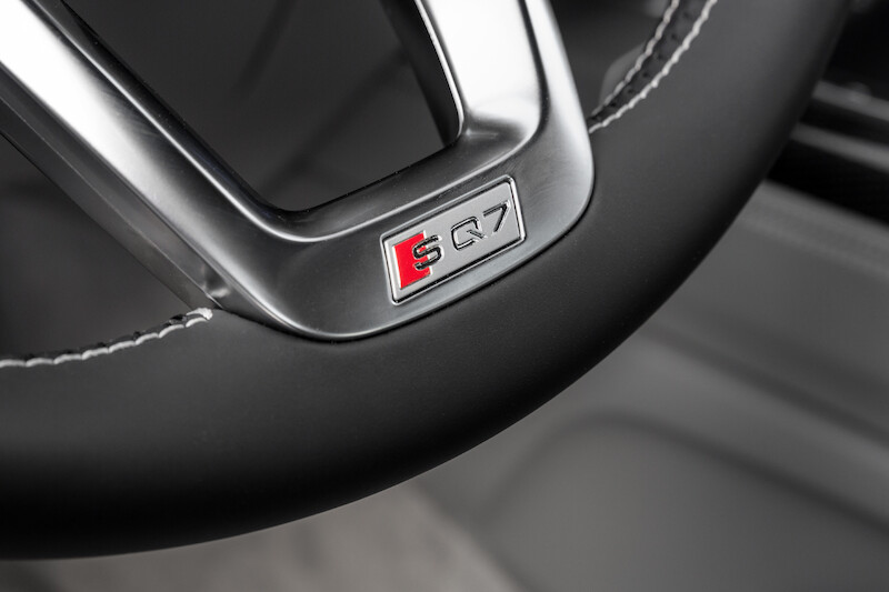 Audi SQ7 - niebieski Ara